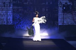 中国广州婚博会现场国际婚纱礼服流行时尚发布